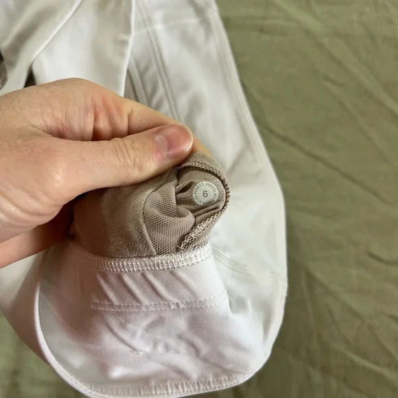 Lululemon White Sports Bra/crop top - Picture 4 of 4